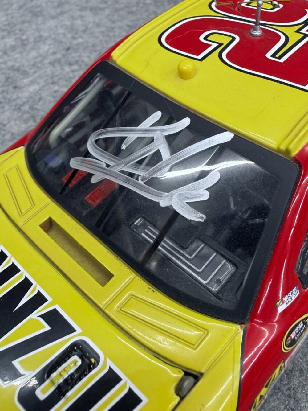 2010 CFS Champion Kevin Harvick #29 Shell Pennzoil 1/24 NASCAR Diecast Chevrolet - Picture 14 of 16